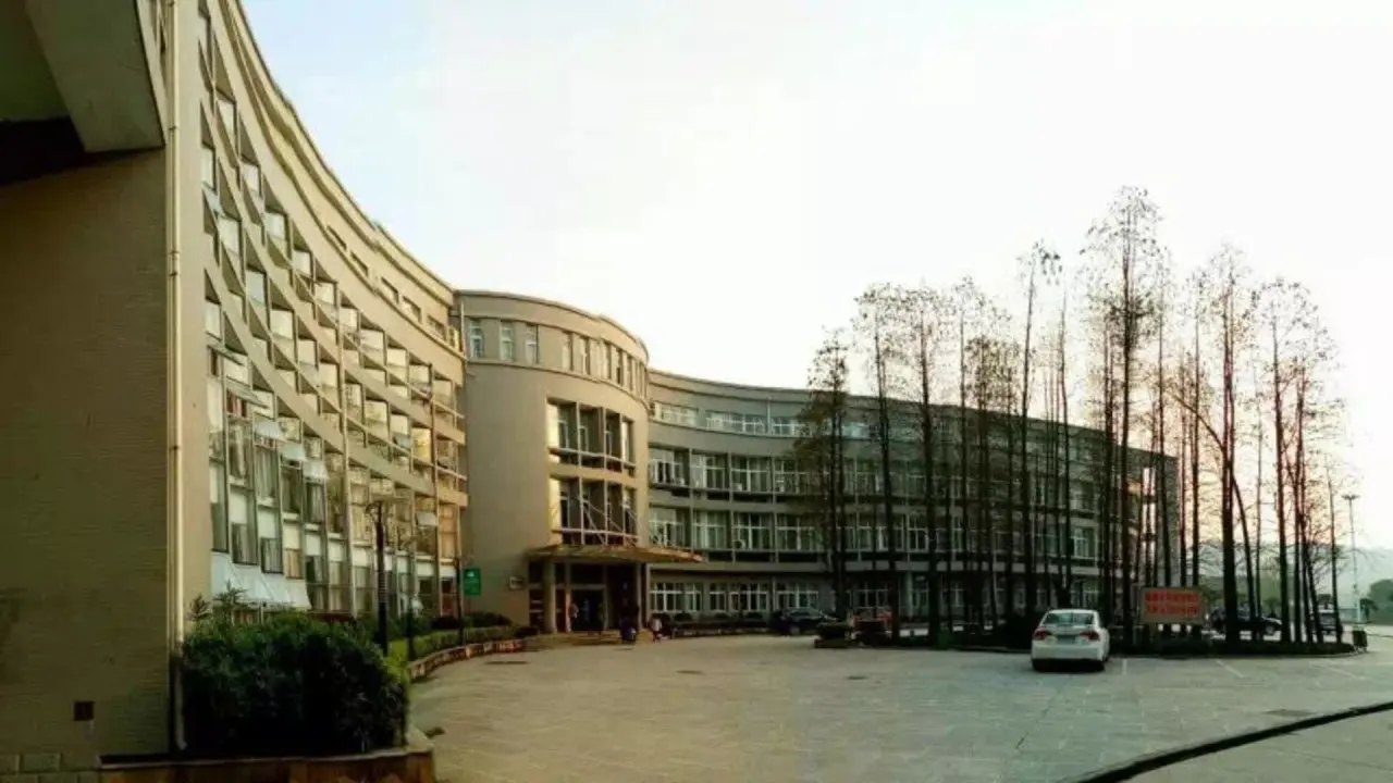 小燕子广场