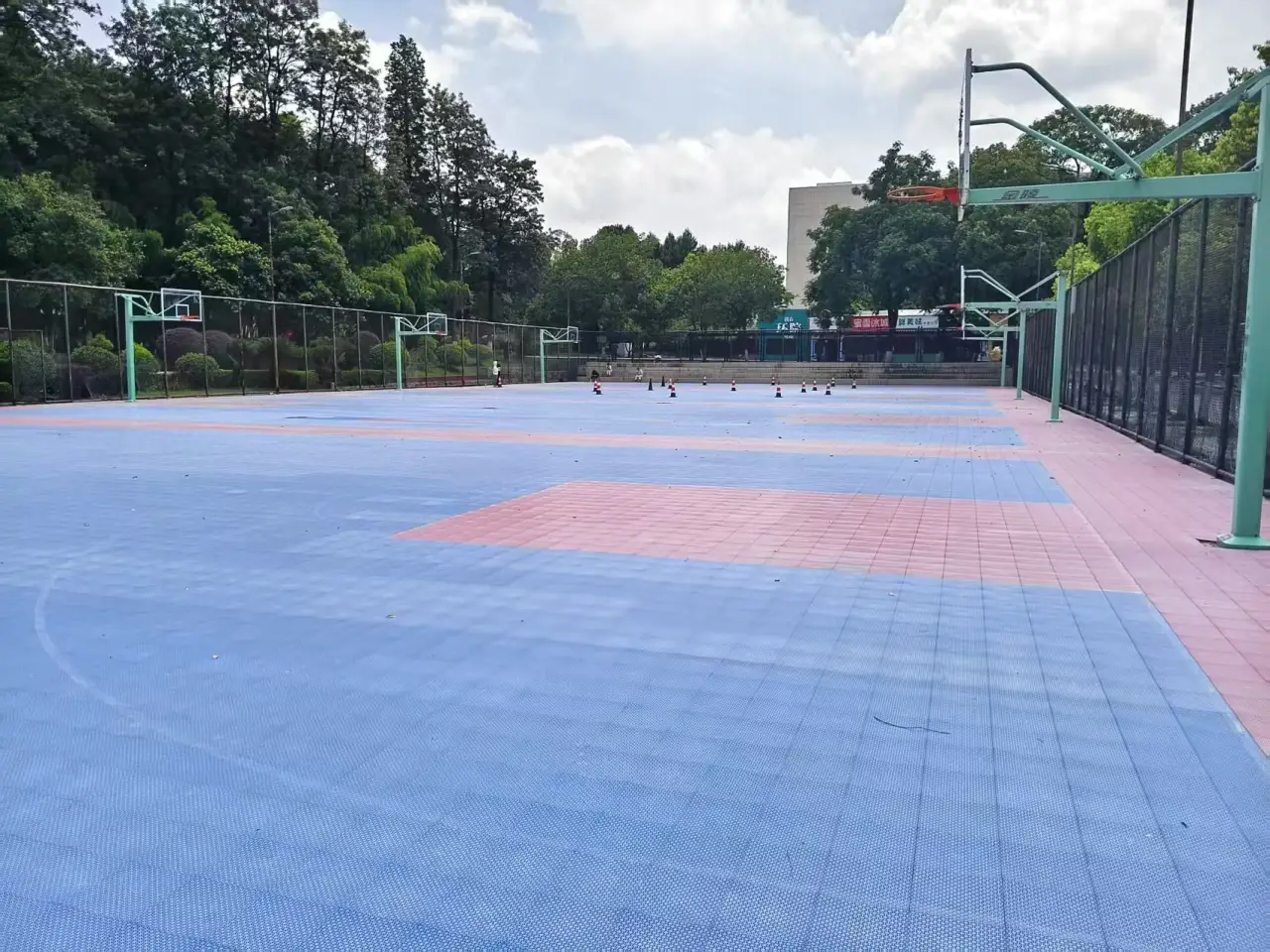 博雅篮球场