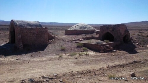 حوض علی اکبر — 砖砌建筑、荒漠遗址、穹顶结构、干旱地貌